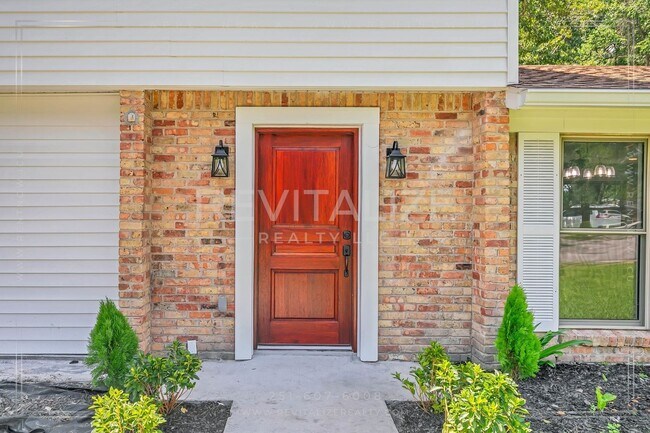 Photo - Newly Renovated 3 Bed / 2.5 Bath with Doub...