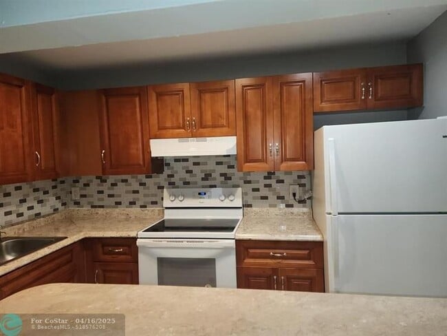 Photo - 4174 Inverrary Dr Unit 811
