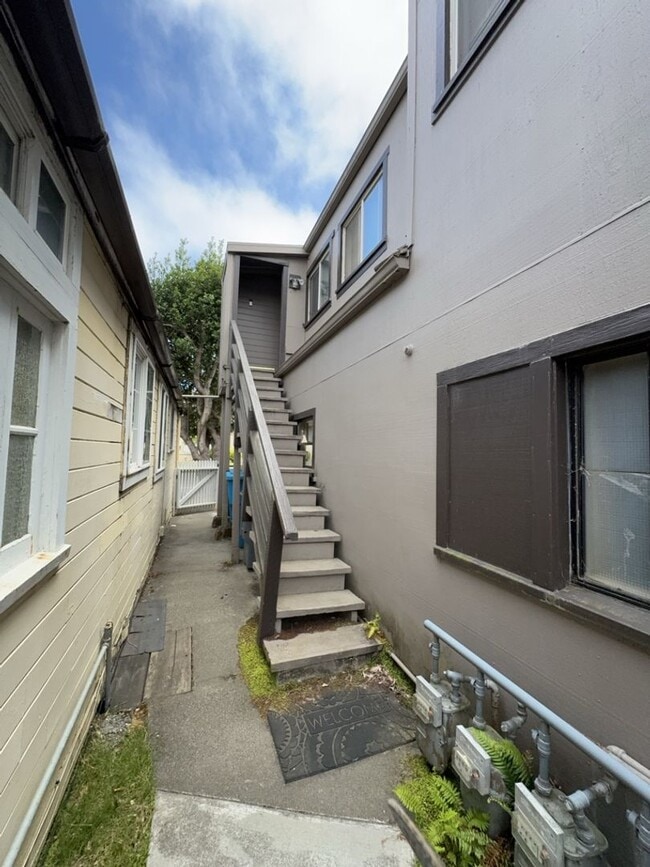 Building Photo - 1926-1940 J [PRM: Renee] (4) Unit 1940 J #B [PRM: Renee] Rental