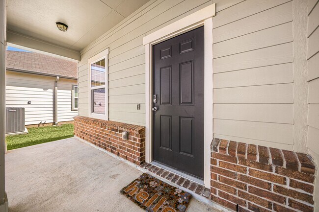 Photo - 1073 Water Oak Ln