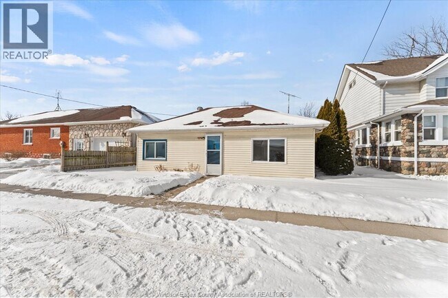 Photo - 115 Victoria St N