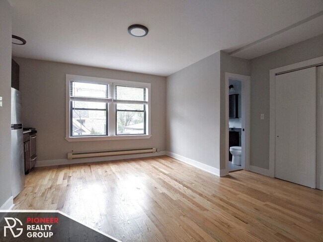 Building Photo - 4546 N Damen Ave Unit 213