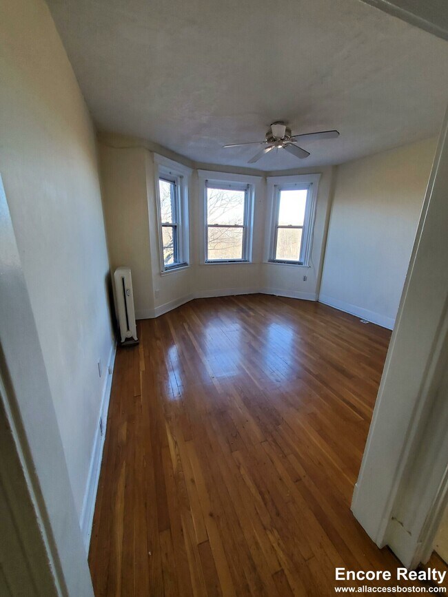 Photo - 364 Riverway Unidad 28