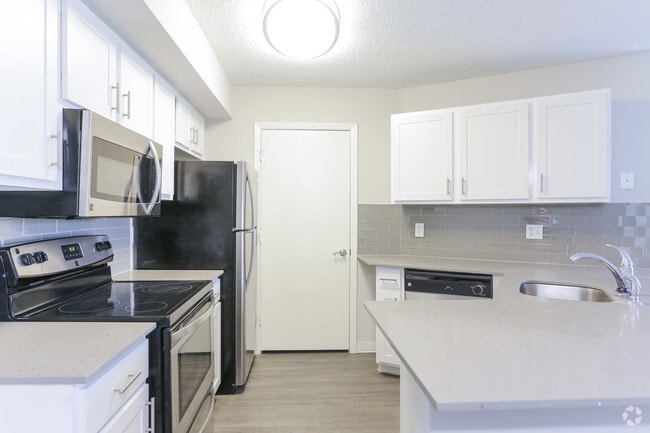 2 BR, 2 BA Full Renovation - Centro at Davie Apartments