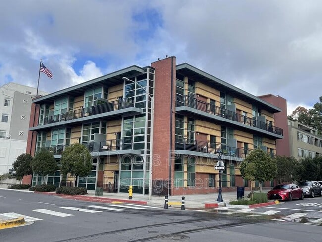 Building Photo - 3211 Fifth Avenue Unit 307 Rental