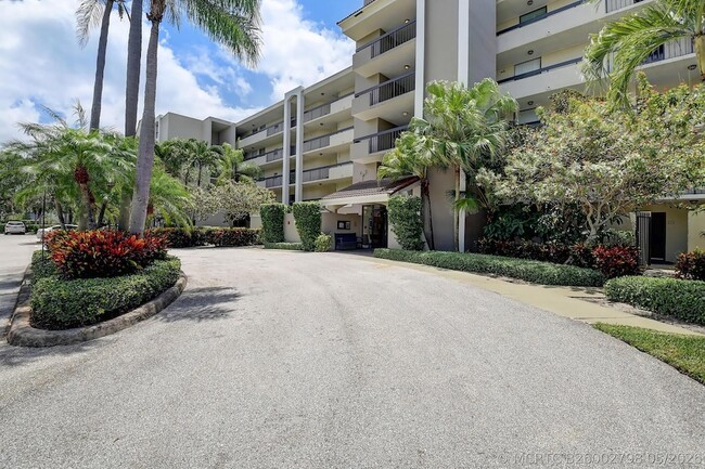 950 Lavers Cir Unidad F307