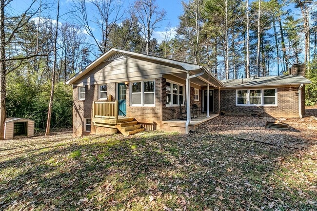 Very Private 3-Bedroom Home with Huge Yard... - Very Private 3-Bedroom Home with Huge Yard...
