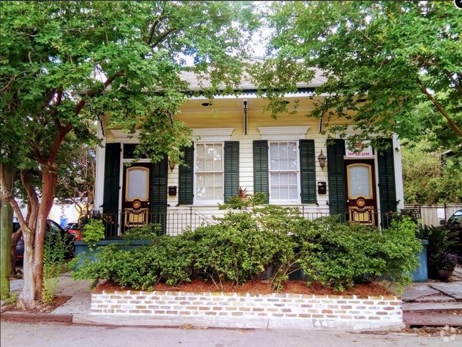 Building Photo - 447 Elmira Ave Unit 447 Elmira Avenue Rental