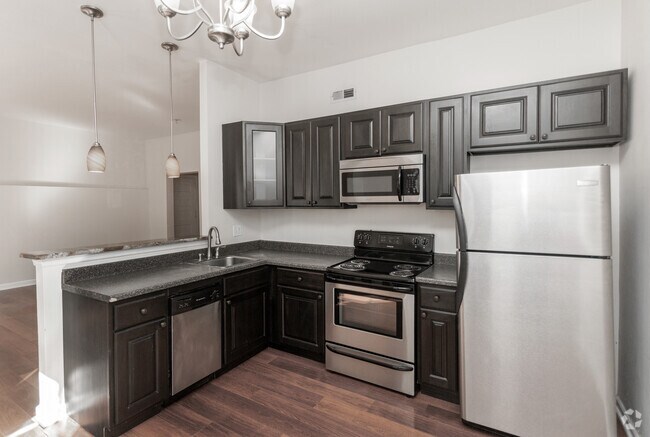 2BR, 1BA - 1100 SF - Indy Colonial Apartments