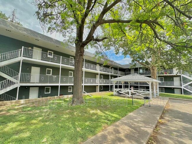 Building Photo - 1215 A St Unit #16