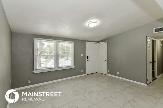 Photo - 8500 E 91 St