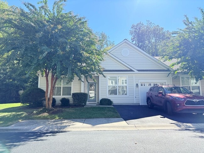 Building Photo - End-Unit Home Near Bayside & Fenwick Beaches