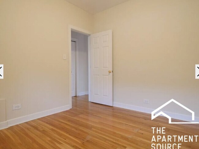 Photo - 3726 N Pine Grove Ave Unidad E1