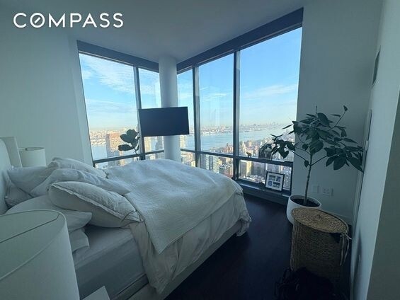 Photo - 200 W 67th St