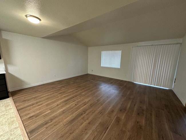 Photo - Single Level 3 Bedroom 2 Bath - 1 Car Garage - Lebanon