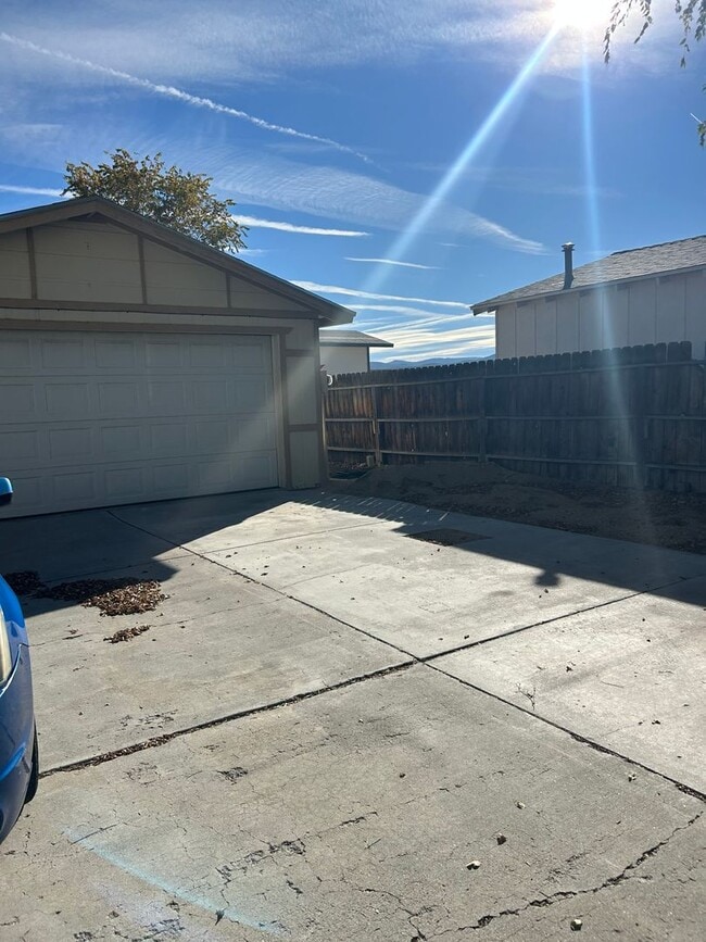 Building Photo - 3801 Sherman Ln Unit 3801 Sherman-Studio