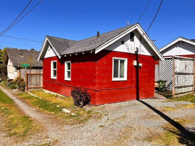 Building Photo - 2139 Unit 685 Elrod