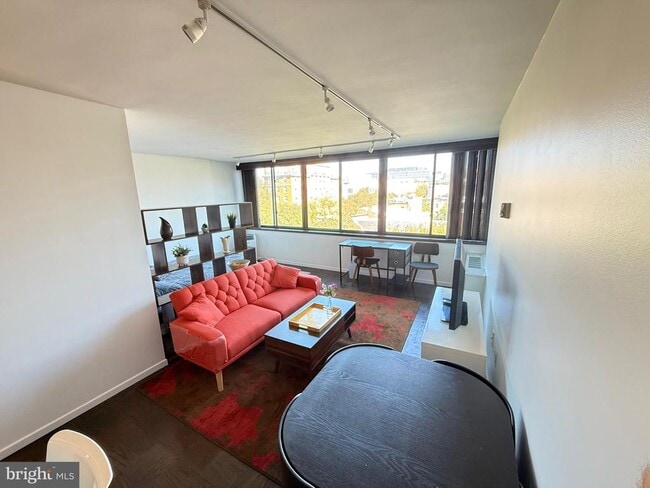 Building Photo - 2030 F St NW Unit 606 Rental