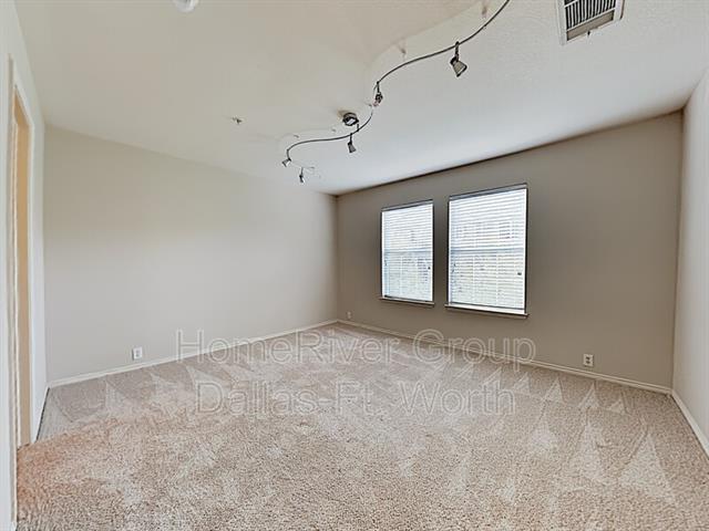 Photo - 2216 Stoneleigh Pl