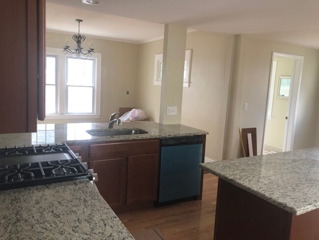 Photo - 322 Buckingham Ave