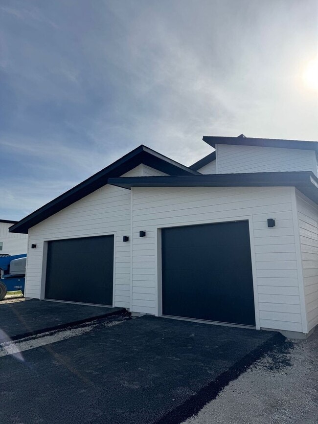 Photo - New 3 bed 3 bath w/garage for Rent - Kalispell Townhouse