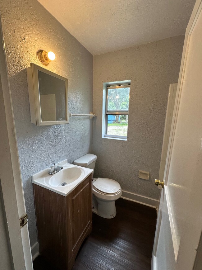 Photo - 1450 W 22nd St