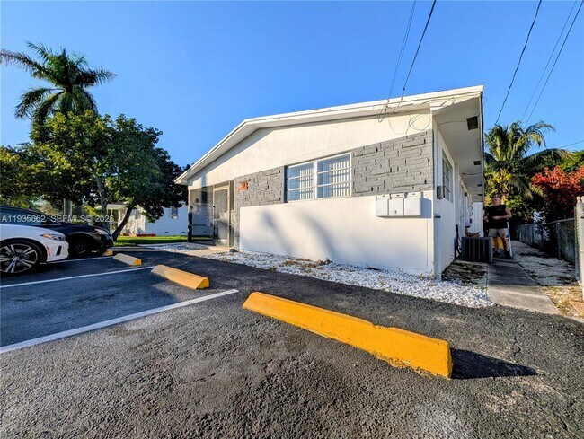 Photo - 512 SW 7th St Unit 1-4