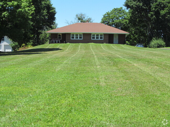 Building Photo - 2026 S Branch Rd Unit Right Side Rental