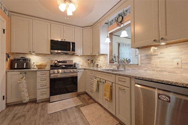 Photo - 4335 E Lake Rd