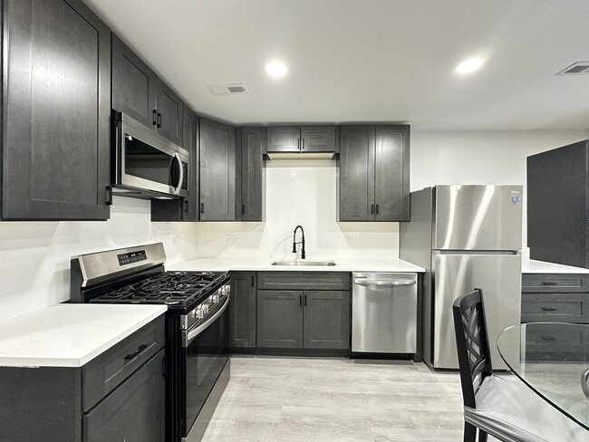 Photo - 1937 W Grand Ave Unit 3