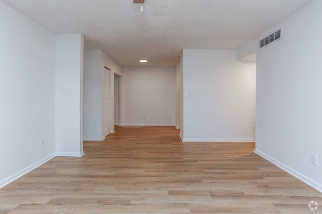 1BR, 1BA - 910 SF