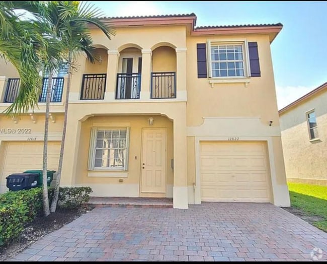 Building Photo - 12822 SW 135th St Rental