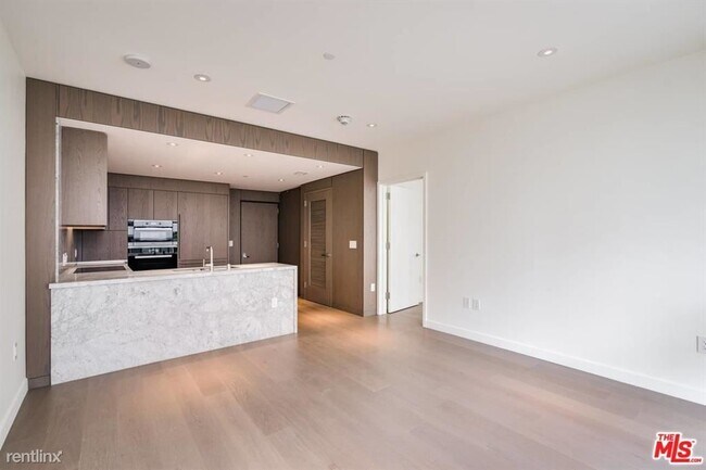 Photo - 2025 Avenue of the Stars Unit 208