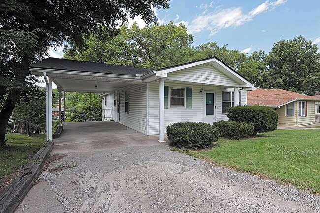 Photo - House Close To Campus!