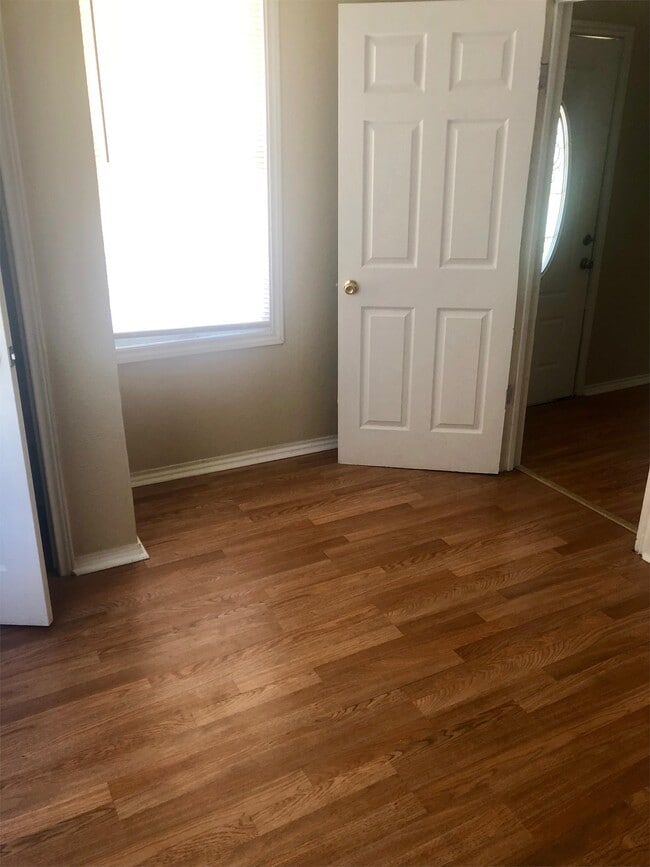 Photo - 413 N Hackberry St