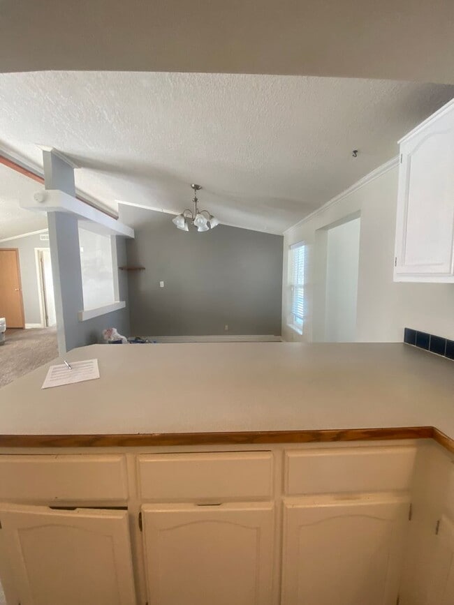 Photo - 4 Bedroom Single Family Home!