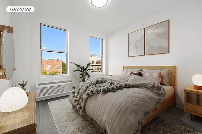 Photo - 2010 Ocean Ave