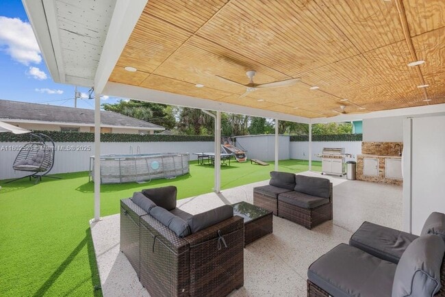 Photo - 2128 Dock St