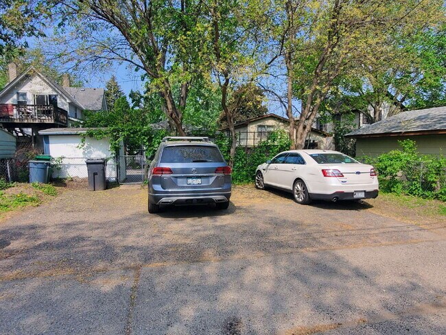 Photo - 4 bed 2 bath Comfortable and spacious single-family house, in NE Minneapolis