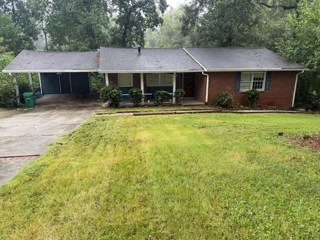 Large front and backyard - 2475 Dawn Dr