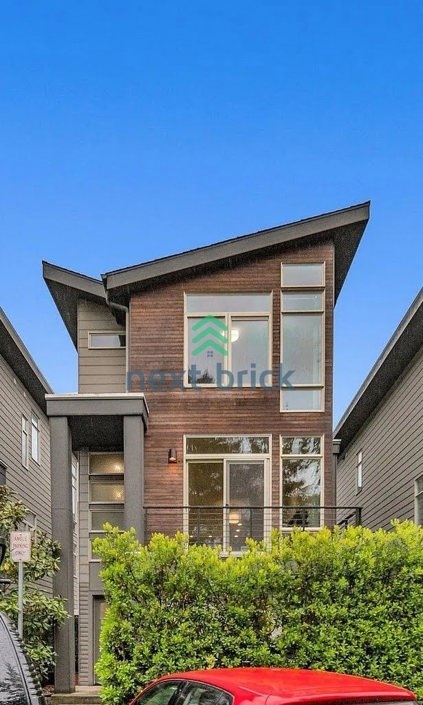 Building Photo - 3BR / 3BA Single-Family Home in Desirable Seattle Neighborhood