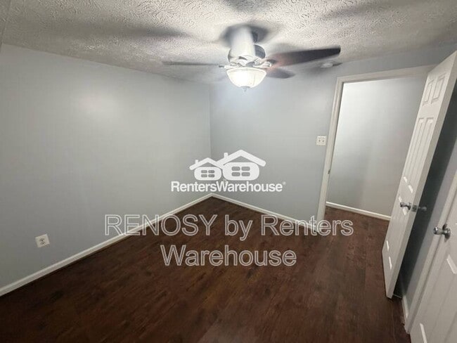 Photo - 907 Woodbridge Ct