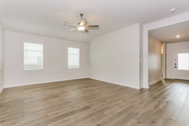 Photo - 208 Julian Davis Dr