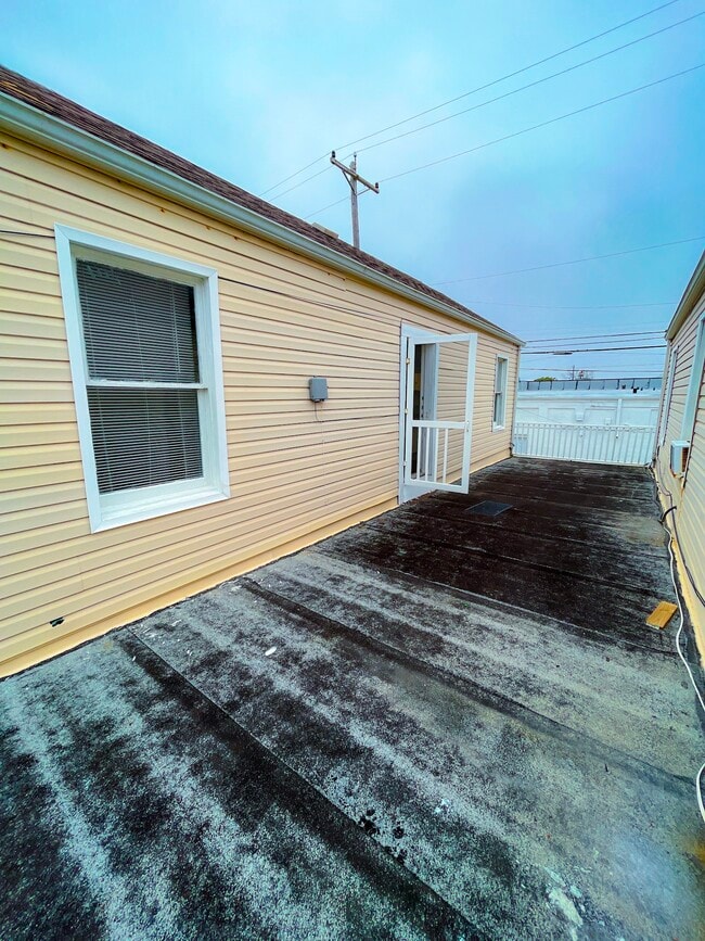 Photo - 4114 Avenue S 1/2 Unidad A