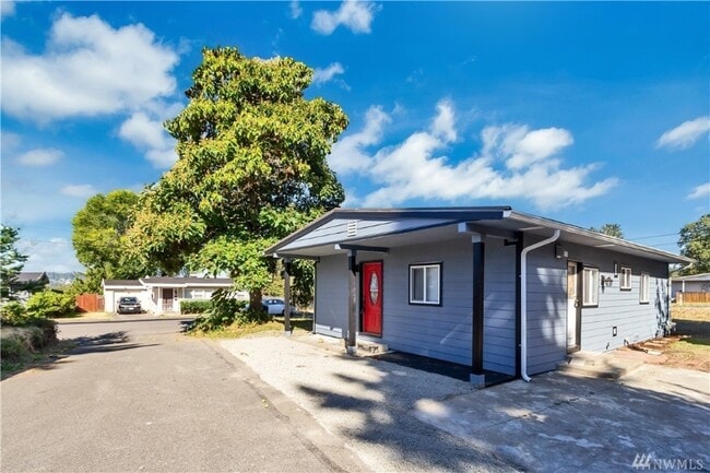 Building Photo - 2100 NE 6th Pl Rental