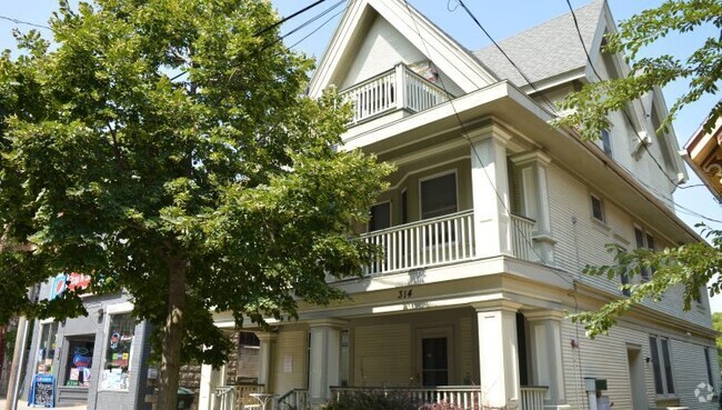 Building Photo - 314 E Mifflin St Rental