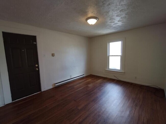 Photo - 425 Ray Ave NW