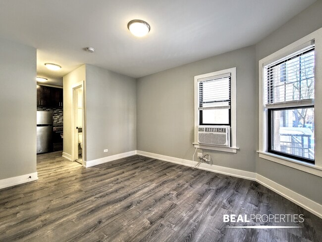 Building Photo - 425 W Belden Ave Unit Studio