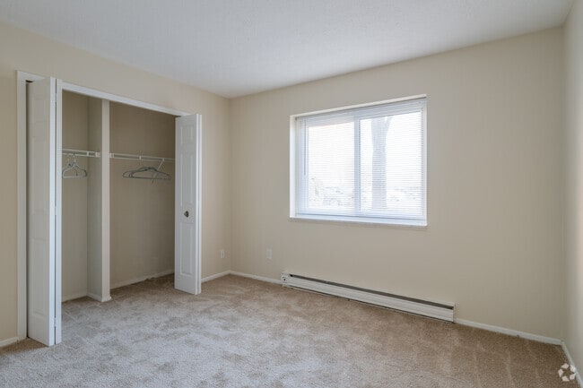 1BR, 1BA - 640 SF - Bedroom