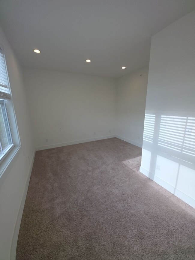 Photo - 3-Bedroom HOA Townhome with Pool Access Near Downtown Cookeville